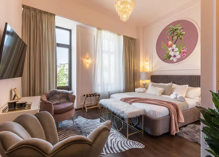 Old Town Luxury Suites With Balcony