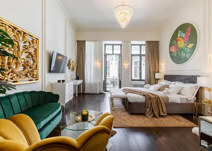 Old Town Luxury Suites With Balcony