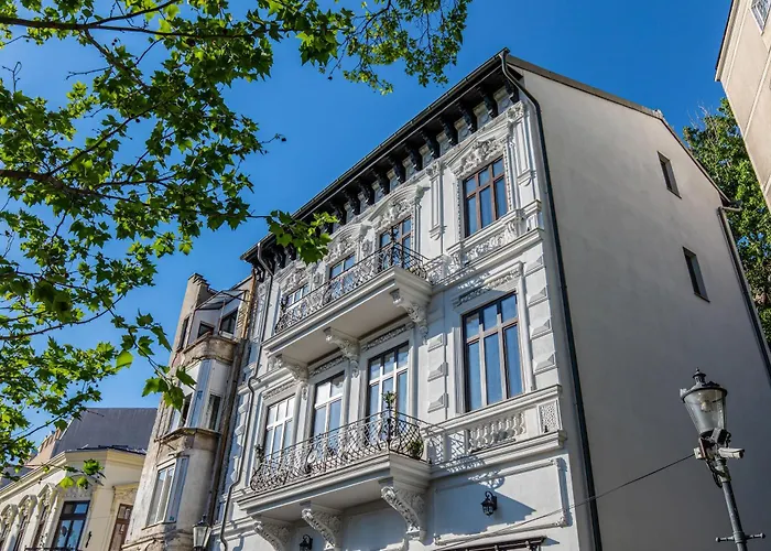 Old Town Luxury Suites With Balcony