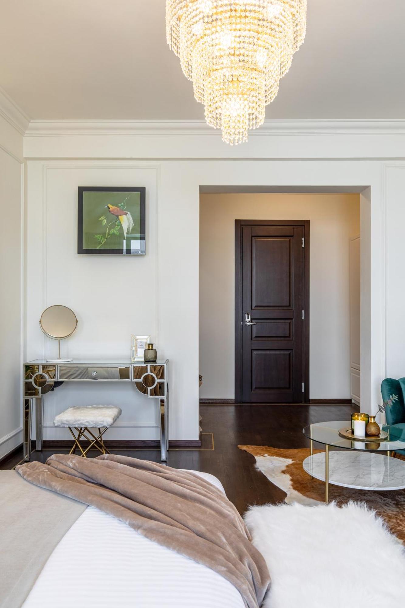 Old Town Luxury With Balcony