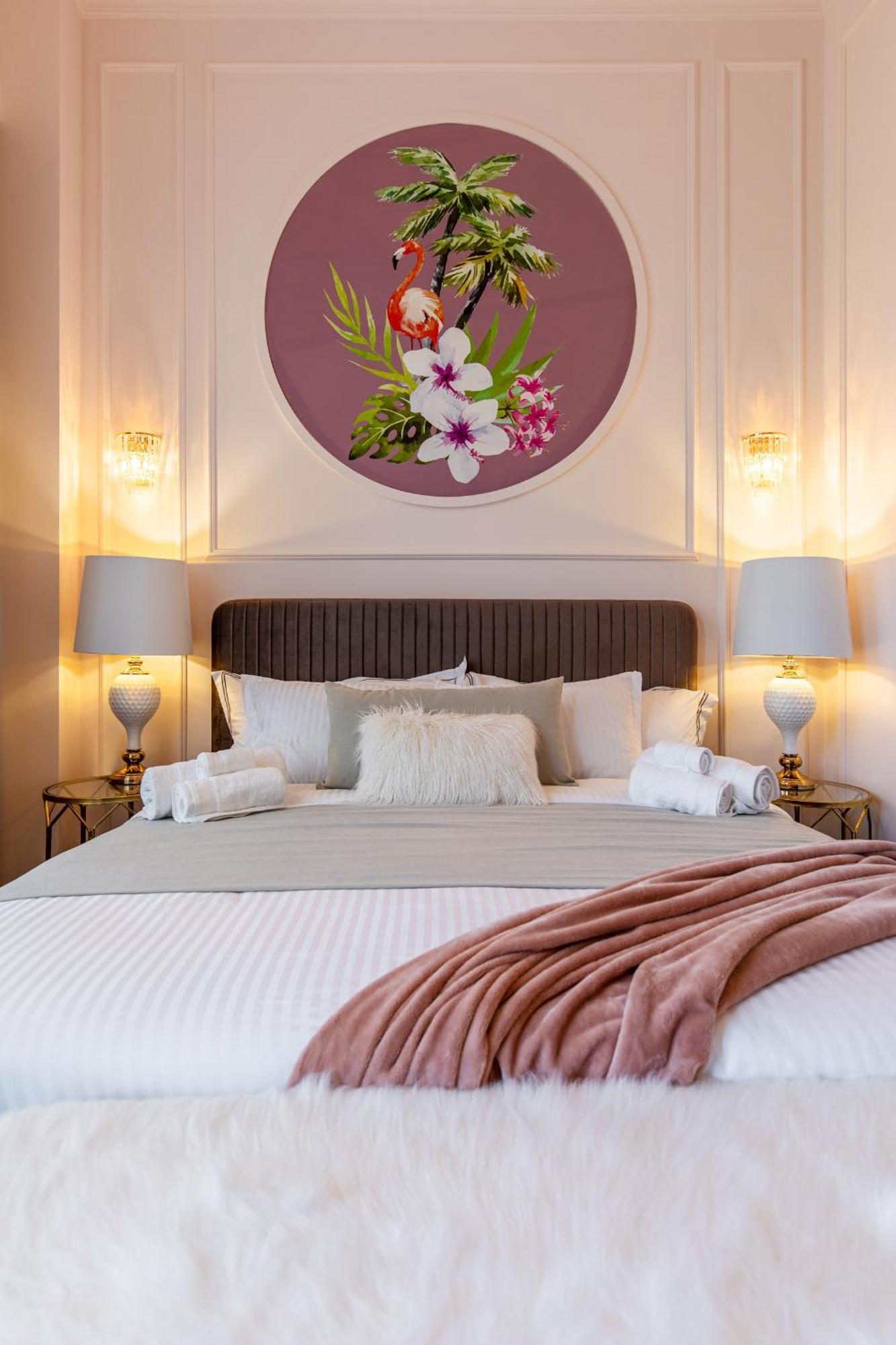Old Town Luxury With Balcony